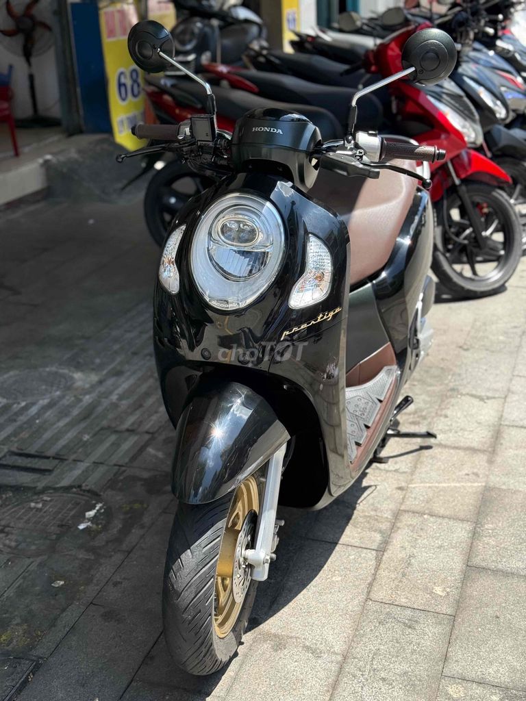 Honda Scoopy 2023 глянцевый черный