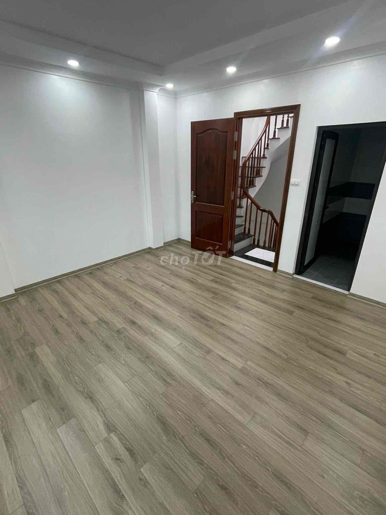 CHO THUÊ NHÀ NGUYÊN CĂN NGÕ TRẠI CÁ. 5 TẦNG X30M2. 3 NGỦ. FULL ĐỒ ĐẸP