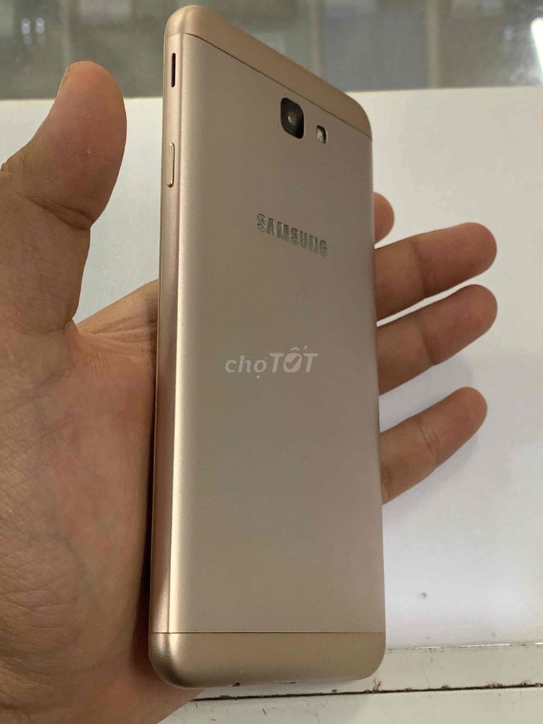 Máy Samsung J7Prime như hình: tặng kèm bộ sạc, ốp