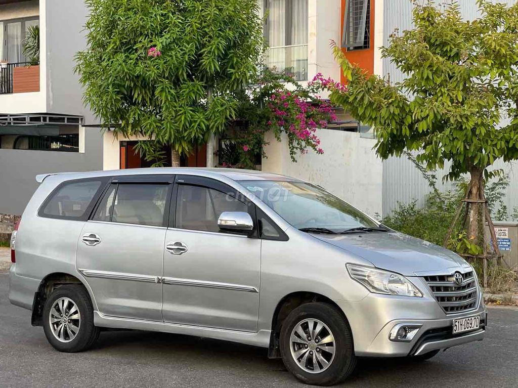 Toyota Innova 2.0 E  2015 xe gia đình