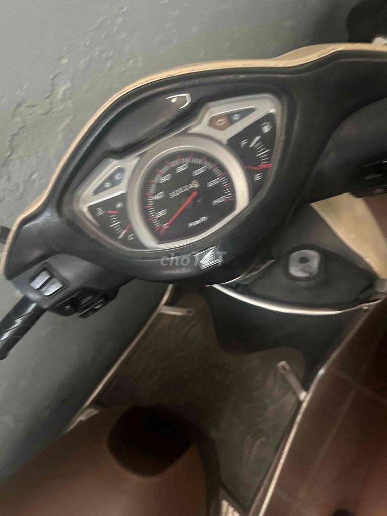 Xe Lead đi 3v ít đi ai cần thì lhe e làm giá. Mua bán Xe máy tại Quận Bắc Từ Liêm Hà Nội được đăng bởi Long hình 2