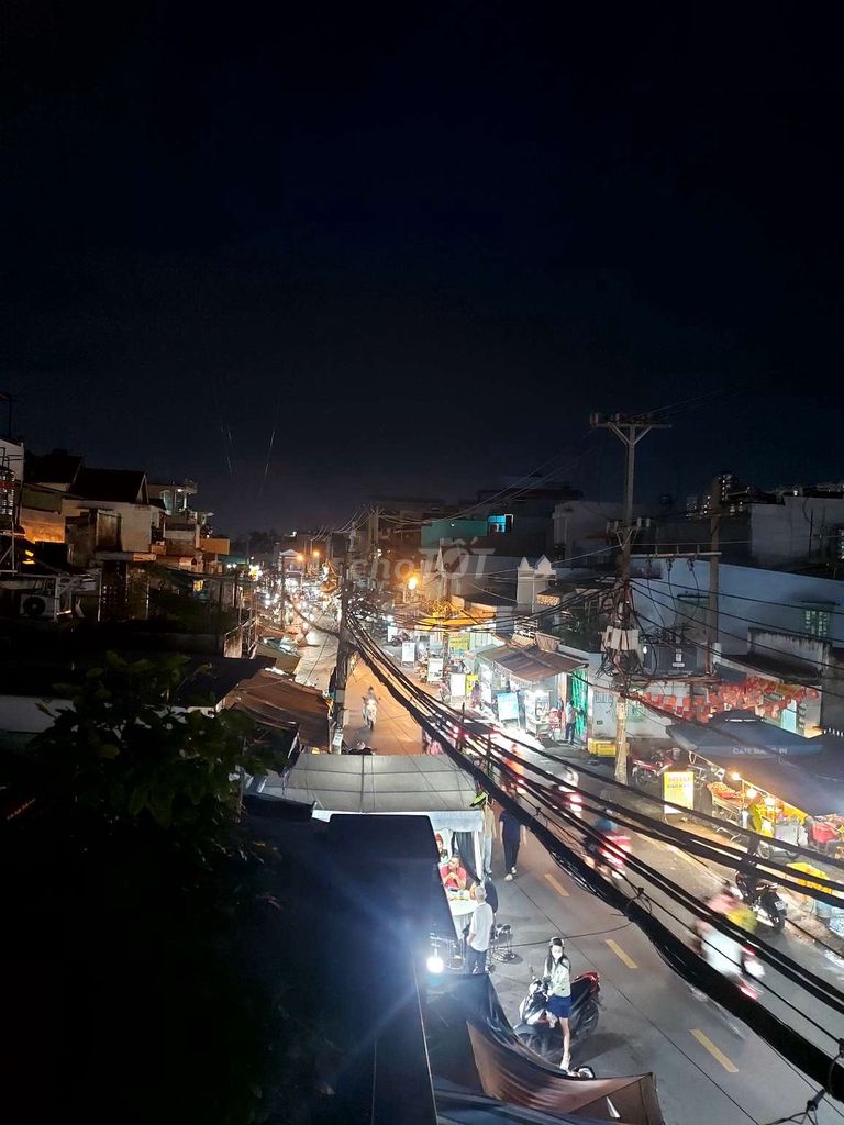BÁN NHÀ MẶT TIỀN CHỢ