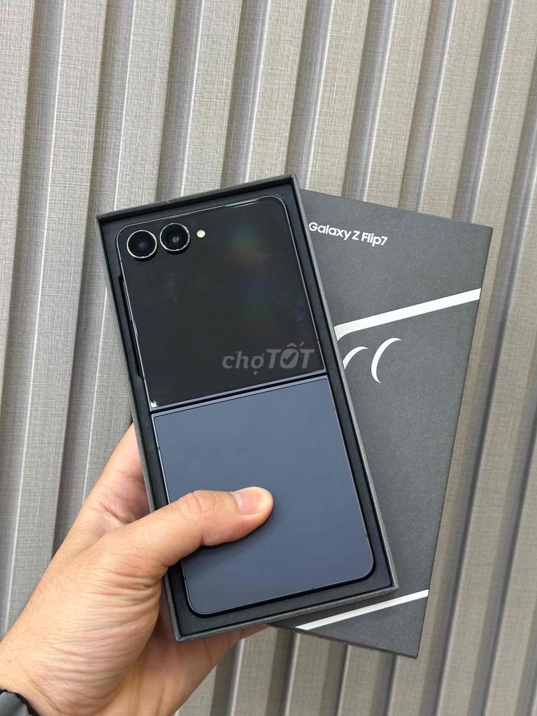 Samsung Z Flip 7 5G 12/256GB Fullbox zin đẹp 99%. Mua bán Điện thoại tại Quận Ninh Kiều Cần Thơ được đăng bởi Quý Mobile Cần thơ hình 1