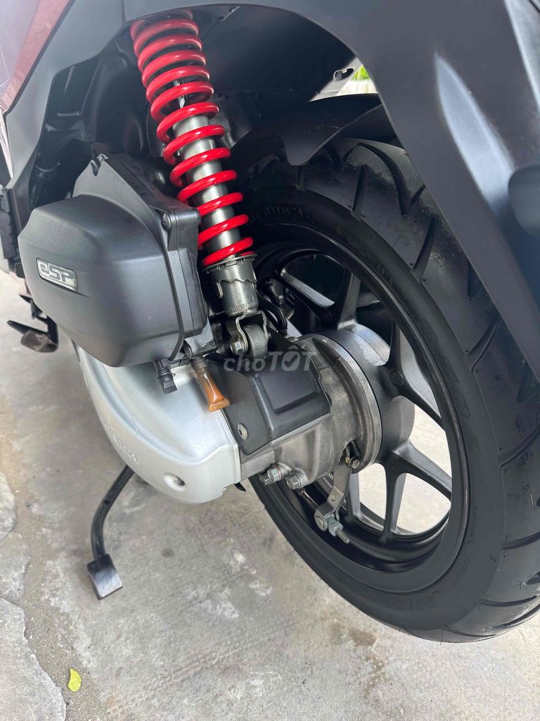 ShMode đời 2015 chìa khoá máy zin êm đúng chủ 31tr. Mua bán Xe máy tại Quận Ninh Kiều Cần Thơ được đăng bởi CHXM Thanh Hồng hẻm 233 hình 5