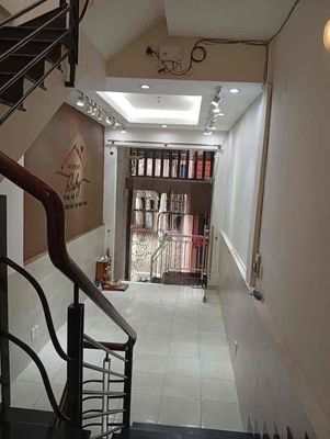 Аренда · 3 комн. · 48 м² · Quận 1, ул. Đường Lê Thị Riêng