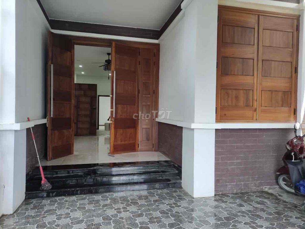 nhà 106m2 đẹp hẻm 200 Hòn Khoi