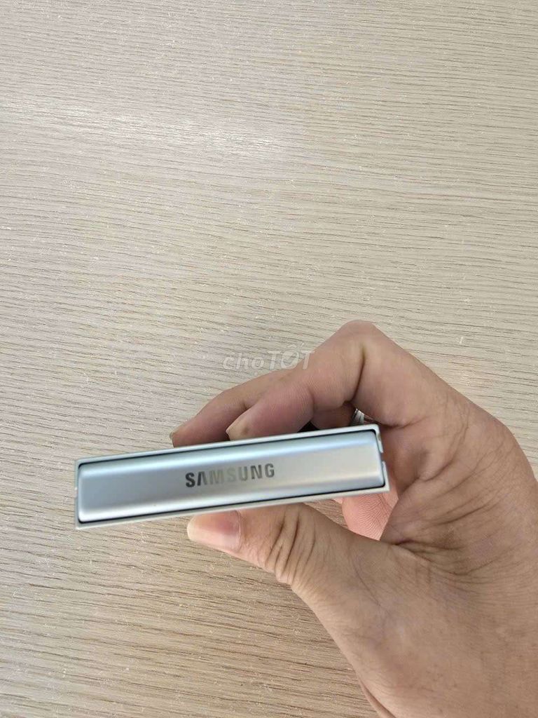 Samsung Galaxy Z Flip 5 Xanh bạc hà. Mua bán Điện thoại tại Quận Bình Thạnh Tp Hồ Chí Minh được đăng bởi Minh phương hình 1