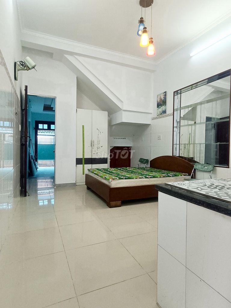 Комната 35 кв.м, первый этаж, базовая мебель, просторная, Ба Ку