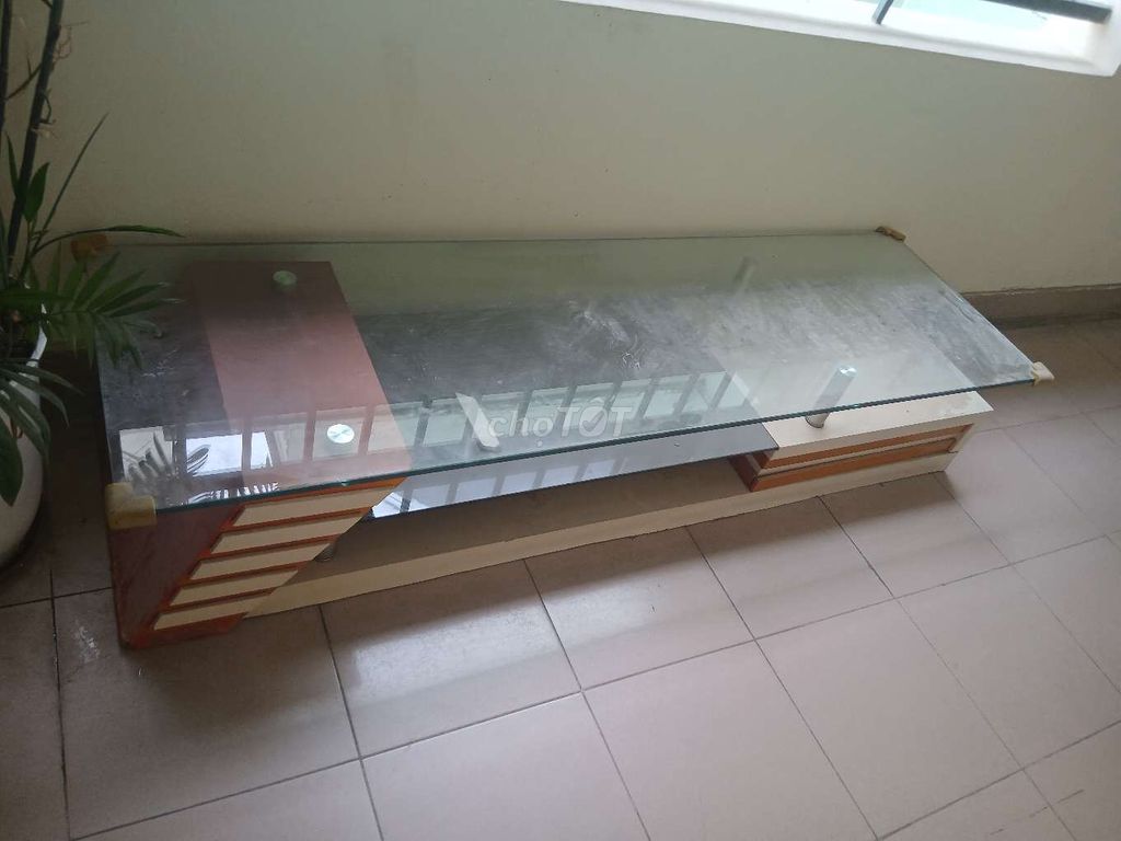 Kệ tivi Kính Gỗ Nâu Trắng Hiện đại. Mua bán Tủ, kệ gia đình tại Quận Cầu Giấy Hà Nội được đăng bởi lê linh hình 1