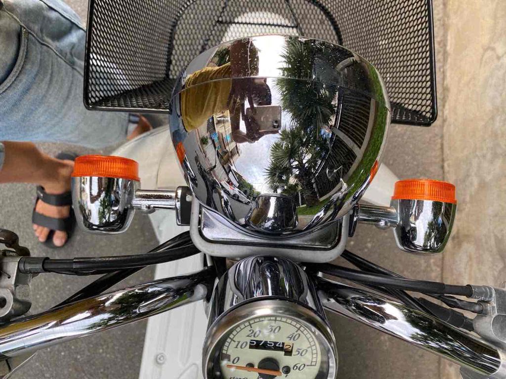 Honda Crea nhựa mũ trắng nguyên khối
