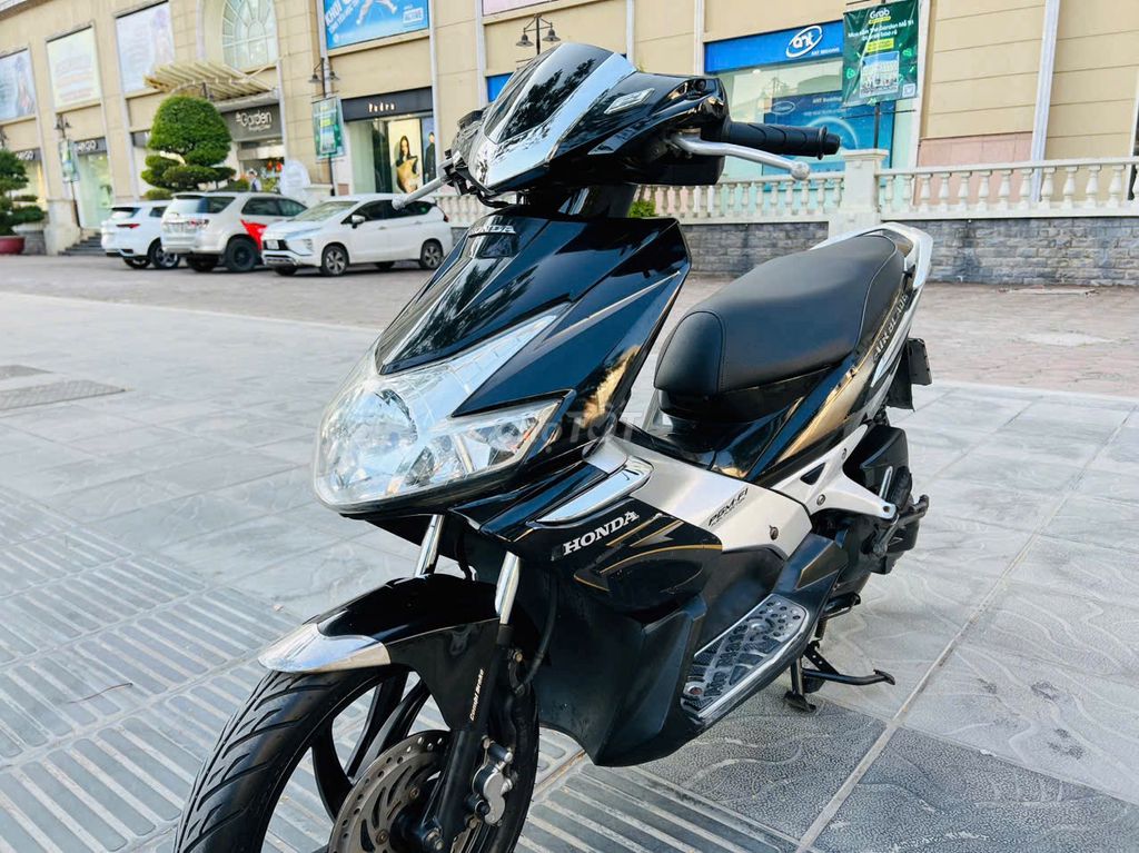 HONDA AIRBLADE 110FI ĐEN CHÍNH CHỦ BIỂN 30. Mua bán Xe máy tại Quận Nam Từ Liêm Hà Nội được đăng bởi MAI HÒA hình 3