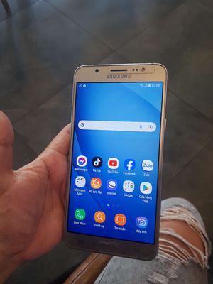 Samsung j7 2016, máy đẹp, dán trươc sau, xài tốt