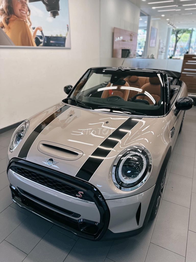 Mini Cooper Mui Trần có giá từ 2.409 tỷ ạ