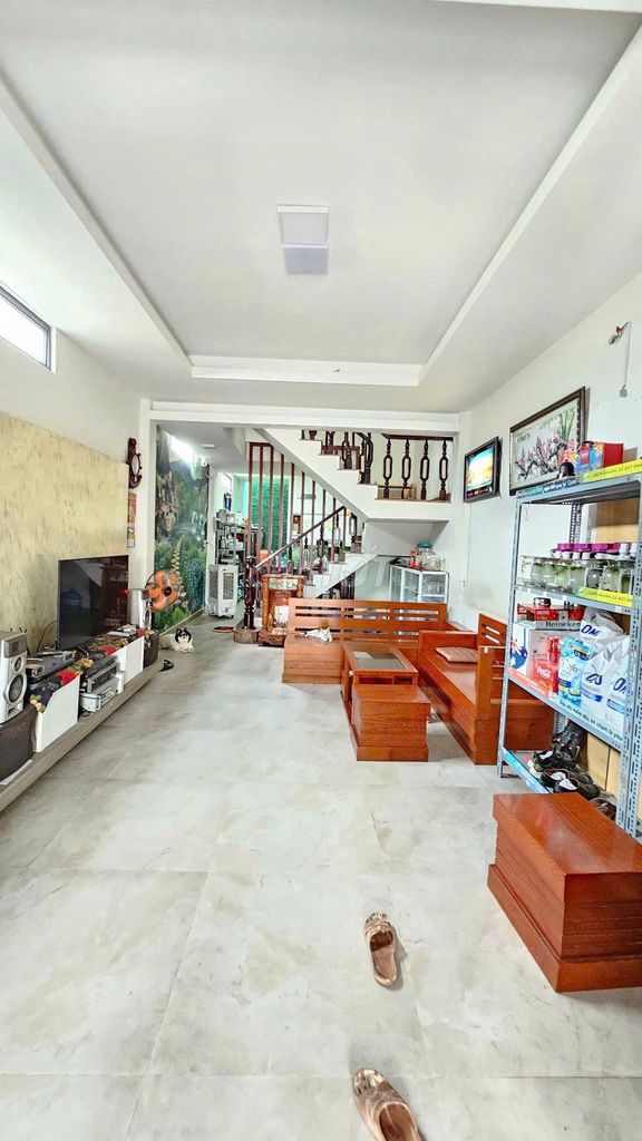 NHÀ MẶT TIỀN GIÁ NHÀ HẺM CÓ LỀ 3M  4 TẦNG