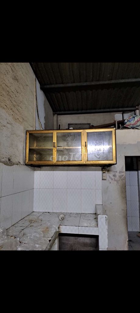 Tủ bếp treo tường Nhôm kính Vàng. Mua bán Tủ, kệ gia đình tại Quận 7 Tp Hồ Chí Minh được đăng bởi Chị Nguyệt hình 1