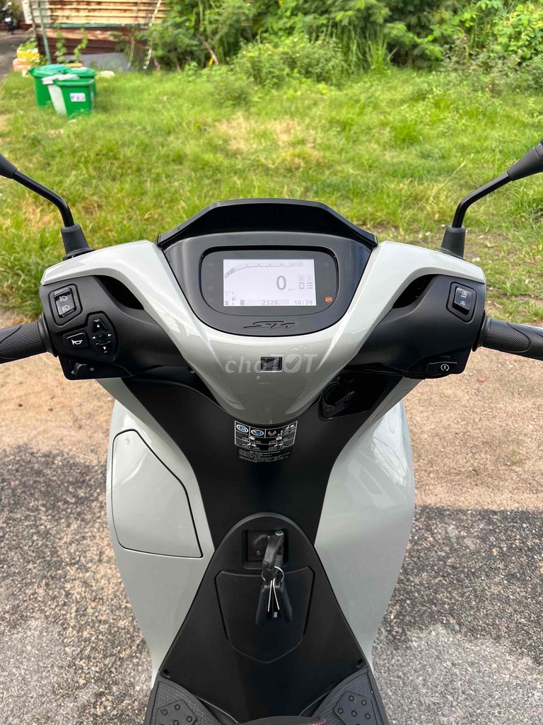 Honda SH160i ABS 2026 серый цемент 2000 км