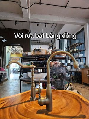 Vòi rửa chén bằng đồng nóng lạnh xoay 180 độ. Mua bán Thiết bị vệ sinh, nhà tắm tại Thành phố Thủ Đức Tp Hồ Chí Minh được đăng bởi Nội Thất Tân Cổ Điển