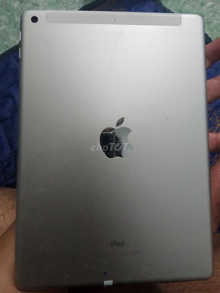 Apple iPad Gen 5 32GB Bạc. Mua bán Máy tính bảng tại Thành phố Thủ Dầu Một Bình Dương được đăng bởi Anh Nguyen hình 1
