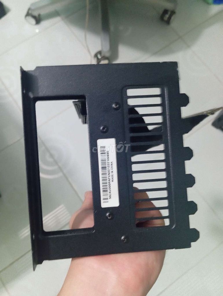 Giá đỡ VGA Cooler Master 3.0 Đen. Mua bán Phụ kiện (Màn hình, Chuột...) tại Thị xã Bình Minh Vĩnh Long được đăng bởi Kiều Tấn Đạt hình 1