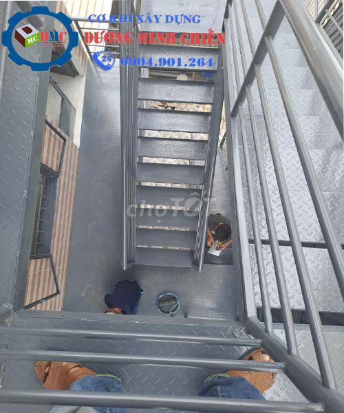 Mẫu cầu thang sắt thoát hiểm Tại Nhà TPHCM