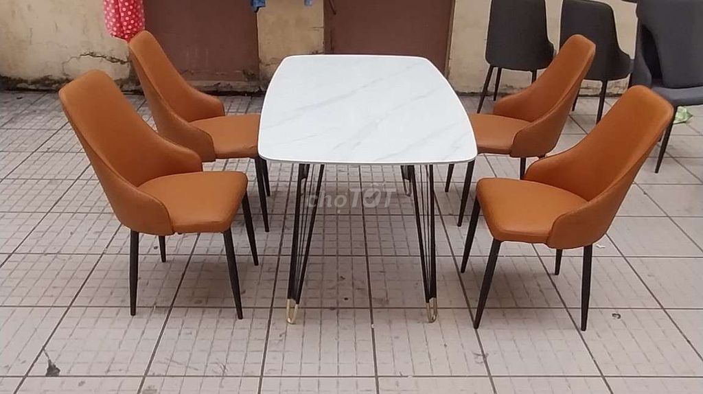 Bộ bàn ăn mặt đá sangtrọng caocấp mới như hình100%. Mua bán Bàn ghế tại Huyện Bình Chánh Tp Hồ Chí Minh được đăng bởi Trần Đạt Phát hình 1