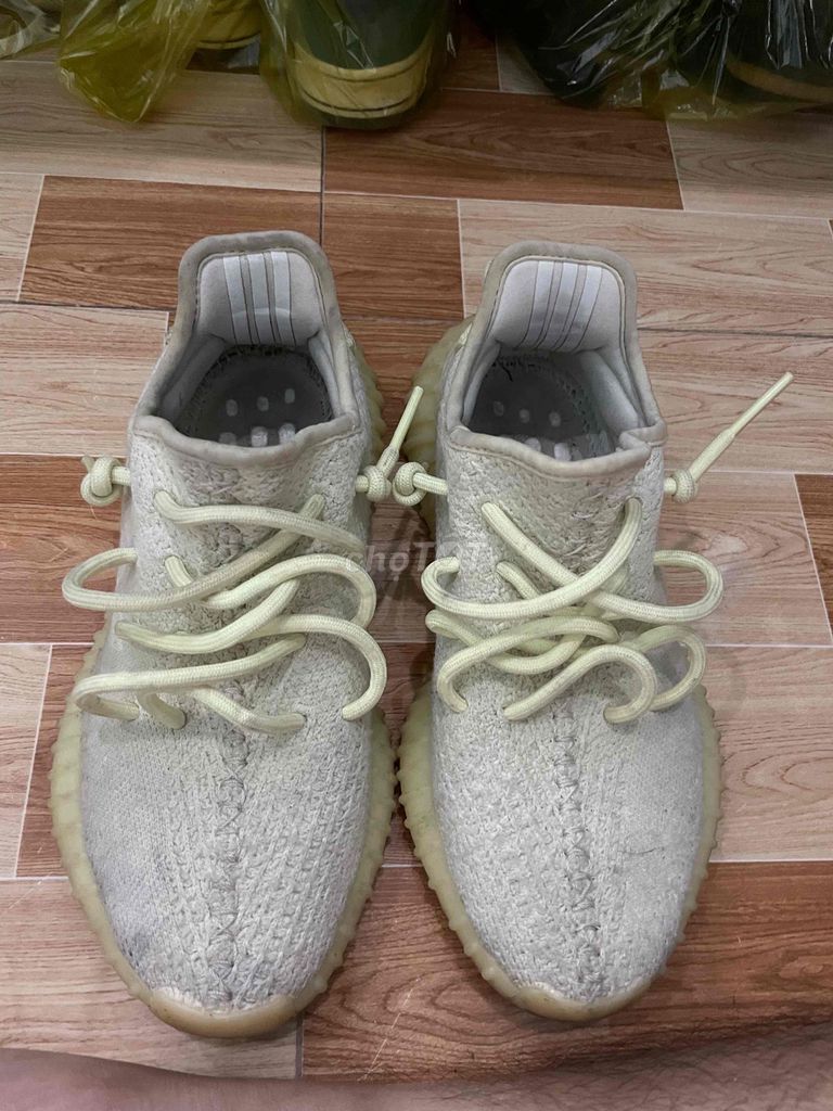 Giày thể thao Adidas Yeezy Boost 350 V2. Mua bán Giày dép tại Quận 12 Tp Hồ Chí Minh được đăng bởi Huỳnh Gia Huy hình 1