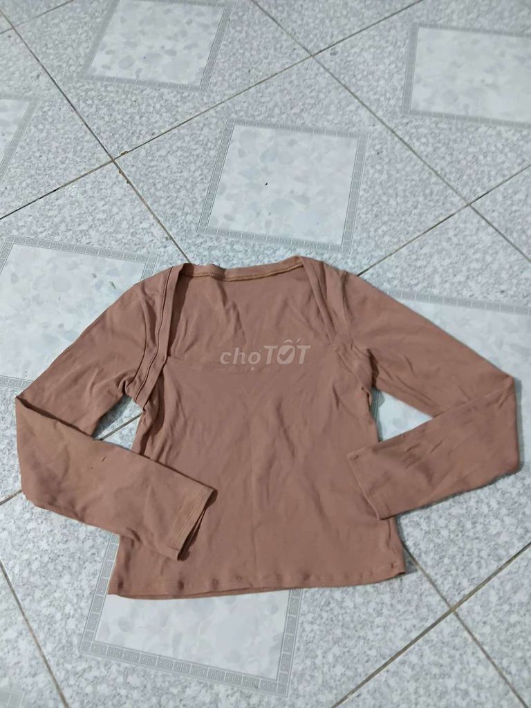 Áo thun nữ tay dài nâu size Free. Mua bán Quần áo tại Huyện Gò Công Tây Tiền Giang được đăng bởi Bích Trâm hình 1