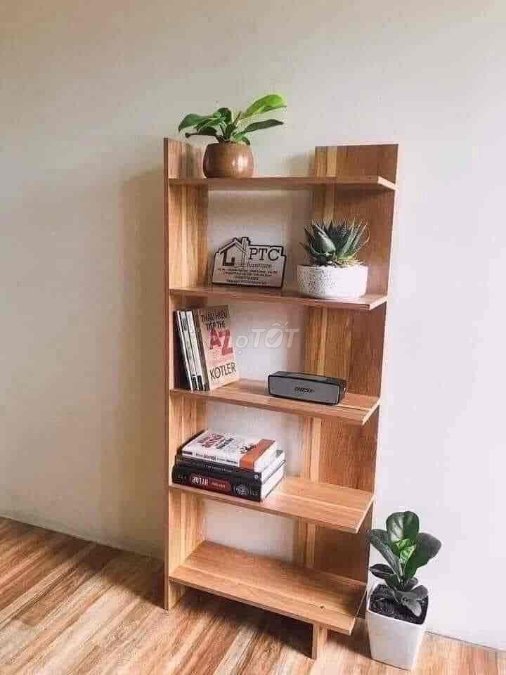 Kệ góc tường gỗ nâu chưa ráp. Mua bán Tủ, kệ gia đình tại Thành phố Huế Thừa Thiên Huế được đăng bởi nguyễn thị hương thu hình 1