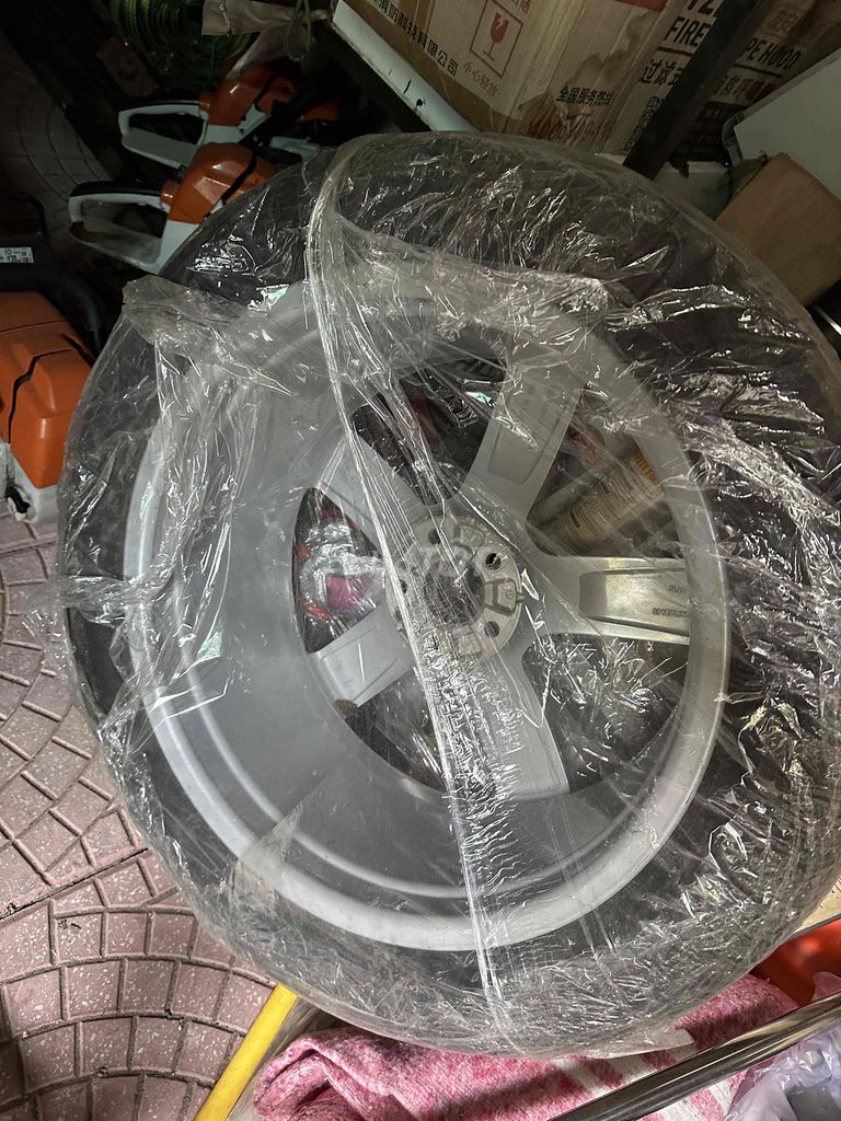 lốp và vành. Mua bán Phụ tùng xe tại Quận Đống Đa Hà Nội được đăng bởi Ngọc Sơn hình 3
