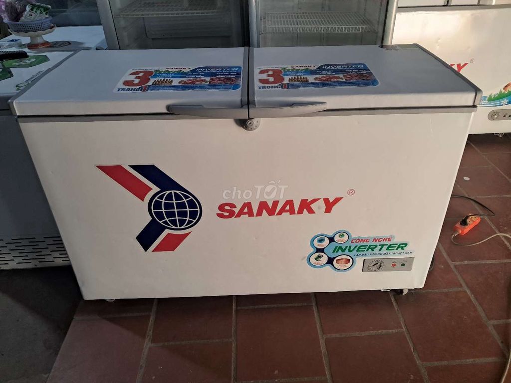 Cần thanh lý tủ đông suốt Sanaky Inverter 400 lít