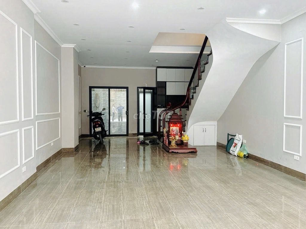 nhà đẹp Vũ Trọng Khánh Hà Đông. 60m2 MT 5m. 4 phòng ngủ. Sổ đỏ đẹp