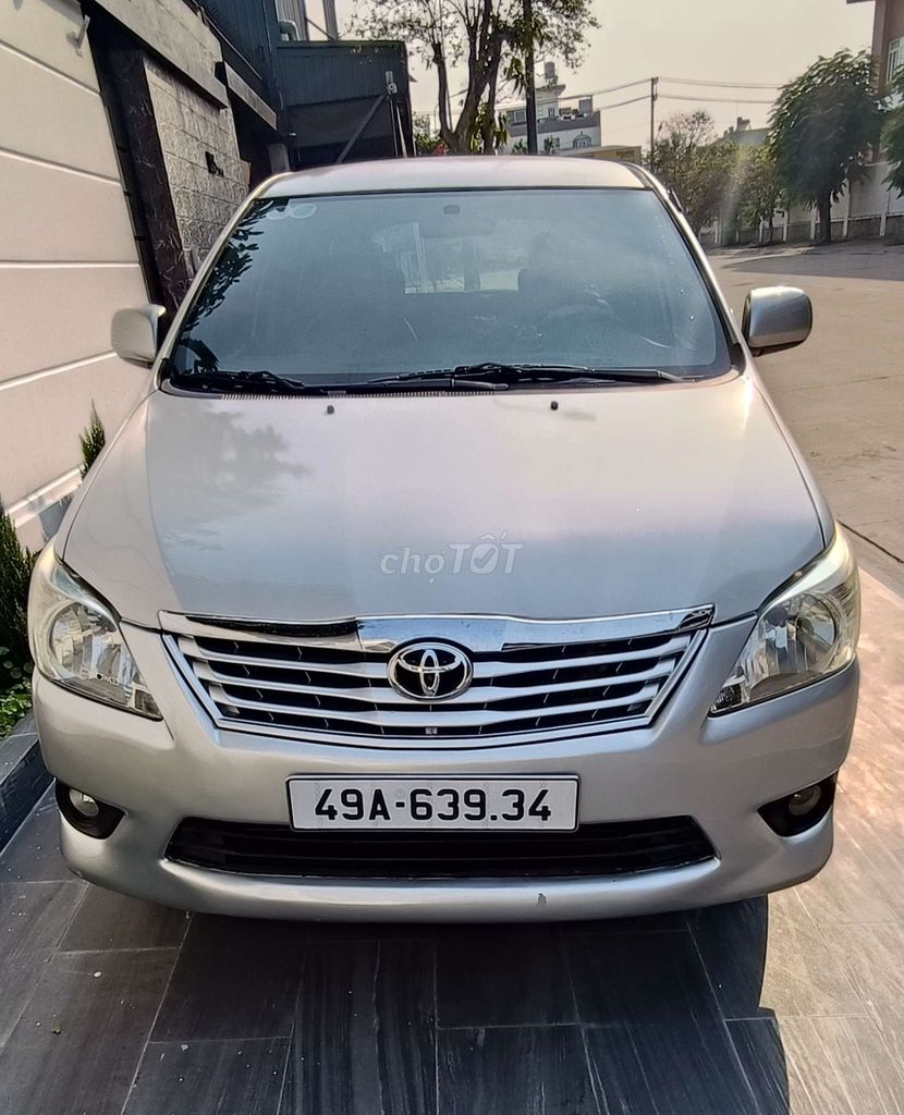 TOYOTA INNOVA 2013 bản E  xịn   ( xe gia đình )