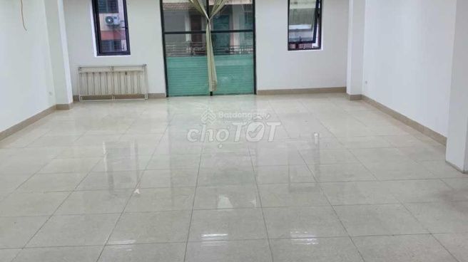 Cho thuê nhà ở Hồ Tùng Mậu 50m2, 4 tầng, oto đỗ cửa.