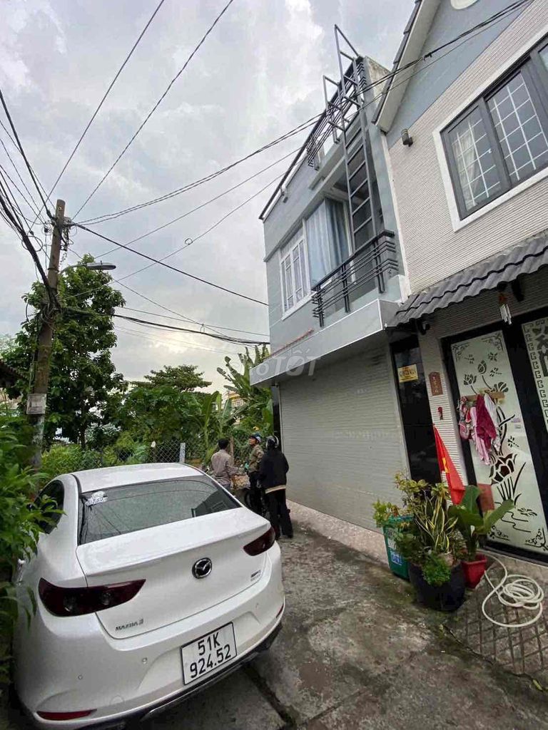 nhà đẹp ở ngay giáp tân phú