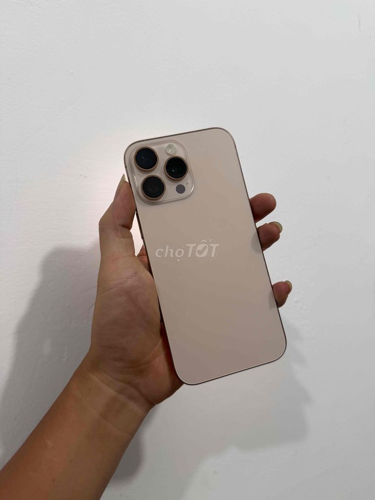 iPhone 16 Pro Max 256GB Vàng Đã dùng. Mua bán Điện thoại tại Thành phố Đà Lạt Lâm Đồng được đăng bởi Giang hình 1
