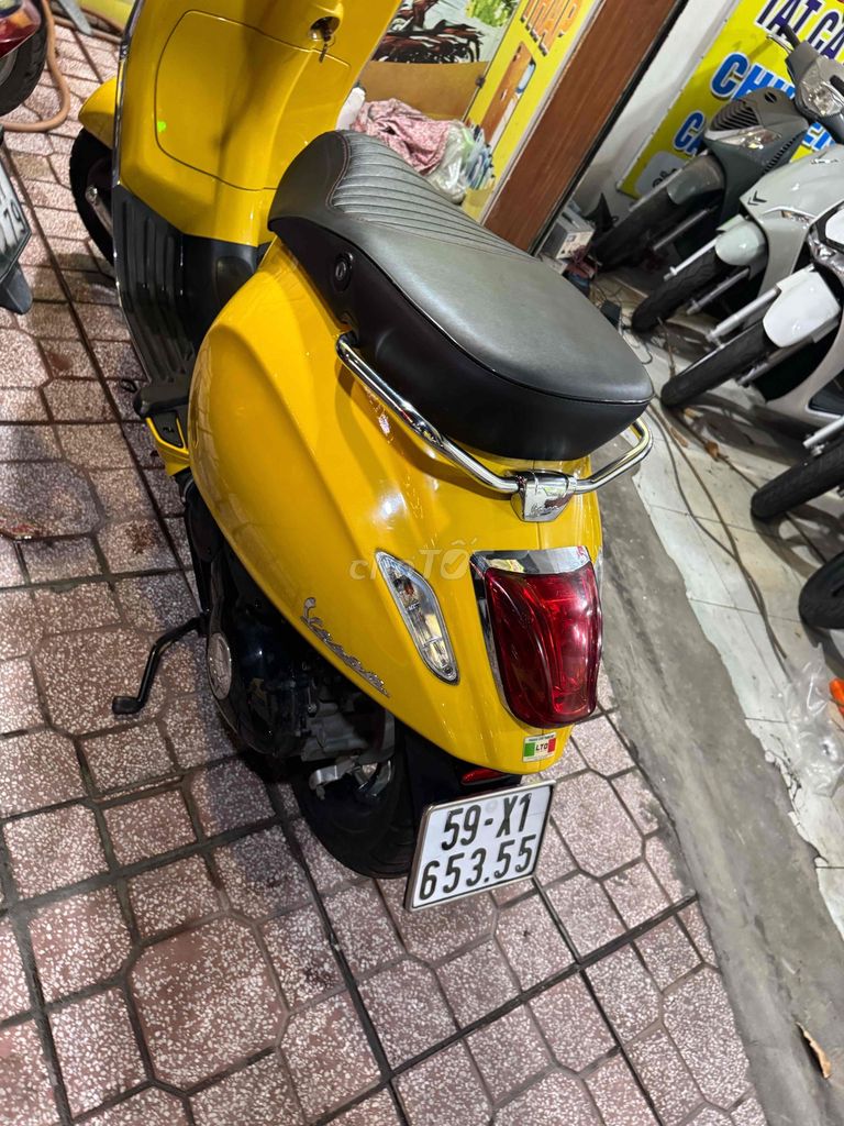 Piaggio Vespa Sprint Желтый