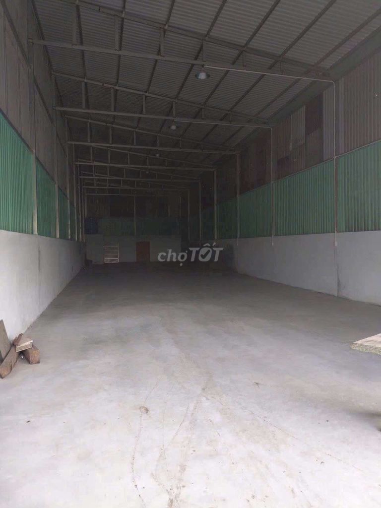 Cần cho kho xưởng  P ĐHT Q12.DT 320m2