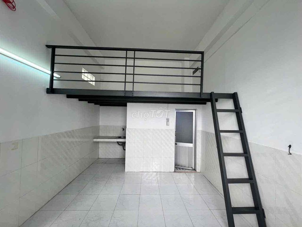 CHO THUÊ PHÒNG GÁC CỬA SỔ TRỜI GẦN NGÃ 4 BỐN XÃ LUỸ BÁN BÍCH ĐH VHU