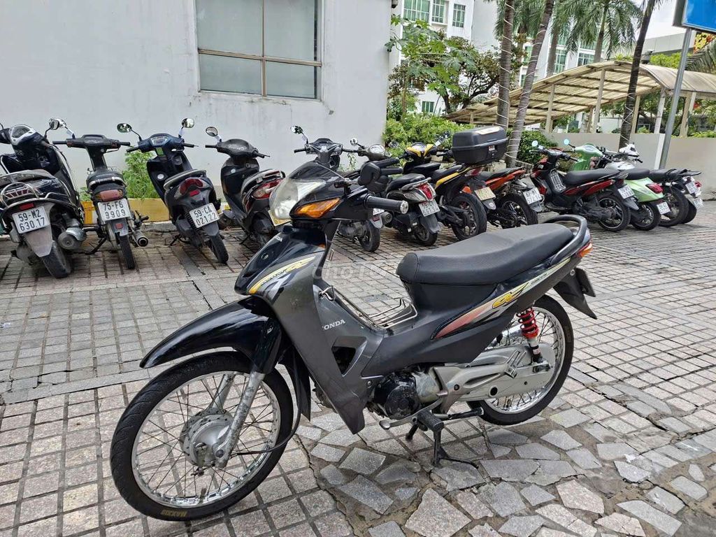 Honda Wave Alpha с номерами Хошимина