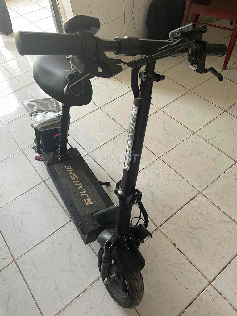 Xe scooter điện 60V1500W 40km/h đi tối đa 100km