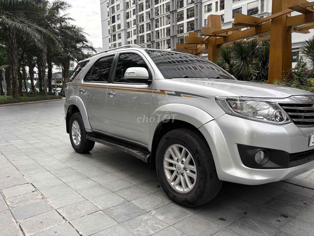 Toyota Fortuner 2013 2.7V 4x4 - 15000 km. Mua bán Ô tô tại Quận Hai Bà Trưng Hà Nội được đăng bởi Bùi hiển hình 3