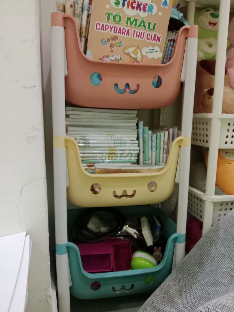Kệ nhựa 3 tầng màu hồng, vàng, xanh. Mua bán Tủ, kệ gia đình tại Quận Gò Vấp Tp Hồ Chí Minh được đăng bởi Lá bồ đề hình 1