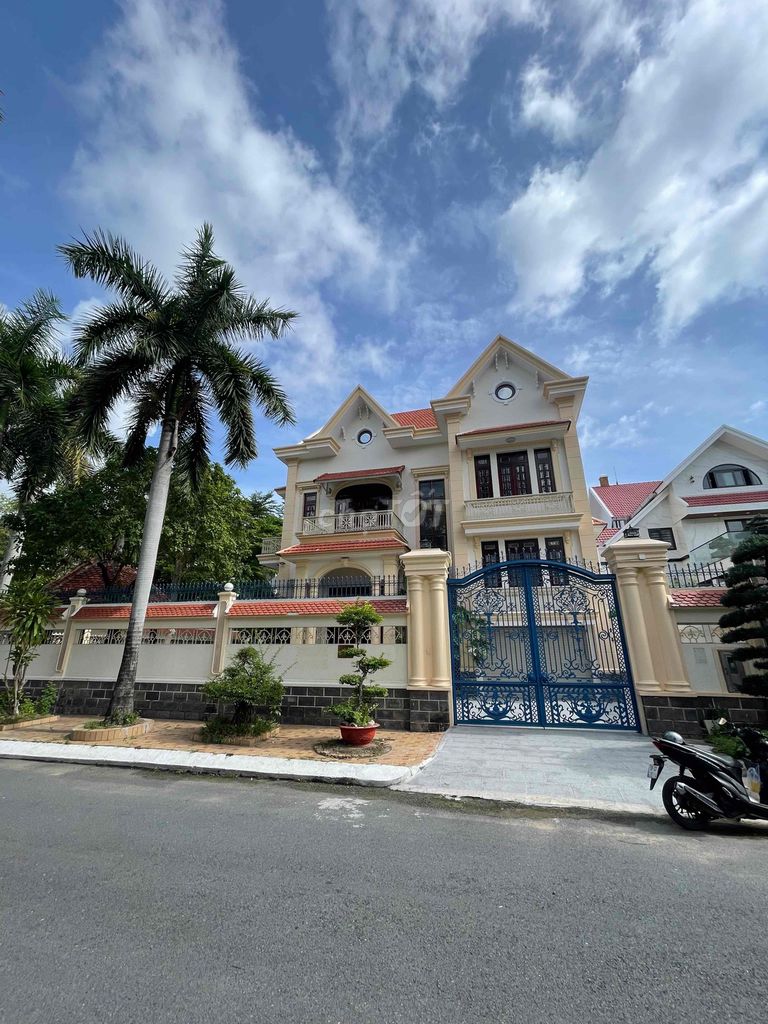 Аренда · 11 комн. · 450 м² · Thành phố Thủ Đức, ул. Đường Nguyễn Văn Hưởng