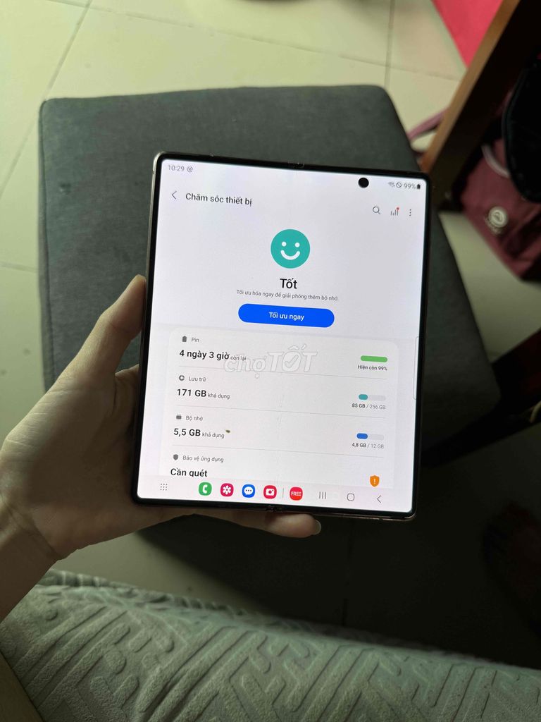 Samsung Galaxy Z Fold2. Loa bao êm