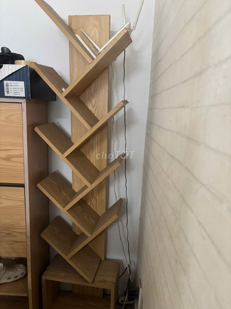 Kệ sách Xương cá Còn mới. Mua bán Tủ, kệ gia đình tại Thành phố Thủ Đức Tp Hồ Chí Minh được đăng bởi Hồng Mận hình 1