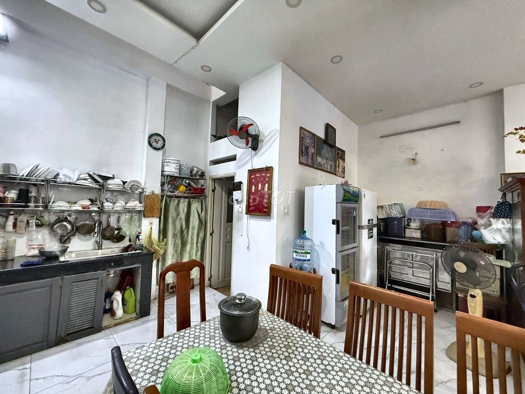 Рядом с рынком Ханг Тхонг Тай - Ширина 6.6М - 93М² - 3 Этажа - Куанг Чунг