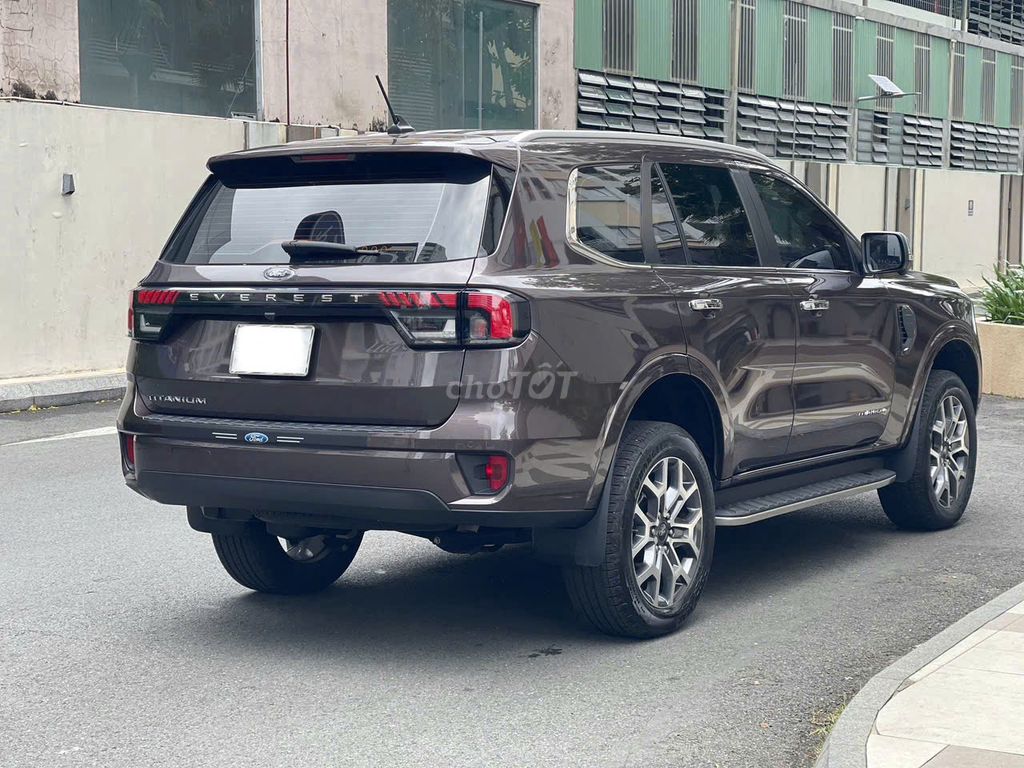 Ford Everest Titanium 4x2 AT 2024 - 5600 km. Mua bán Ô tô tại Quận Phú Nhuận Tp Hồ Chí Minh được đăng bởi Trần Hoàng Long hình 11