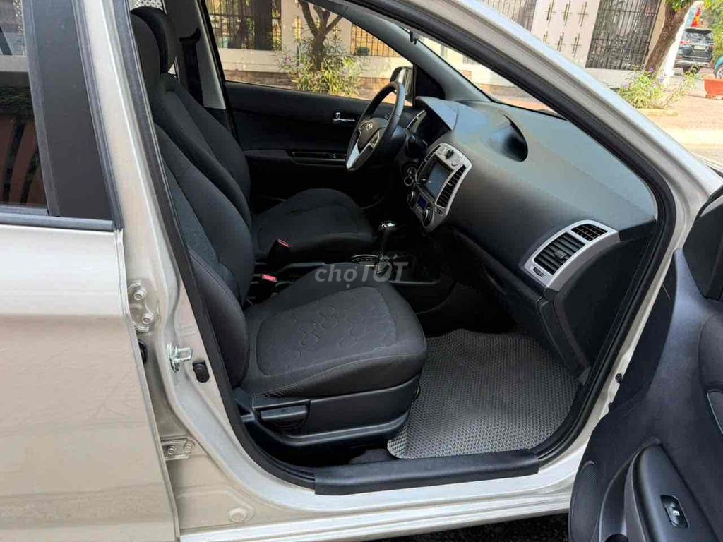 Hyundai i20 số tự động 2012. Mua bán Ô tô tại Huyện Bình Chánh Tp Hồ Chí Minh được đăng bởi Như Đạo hình 9