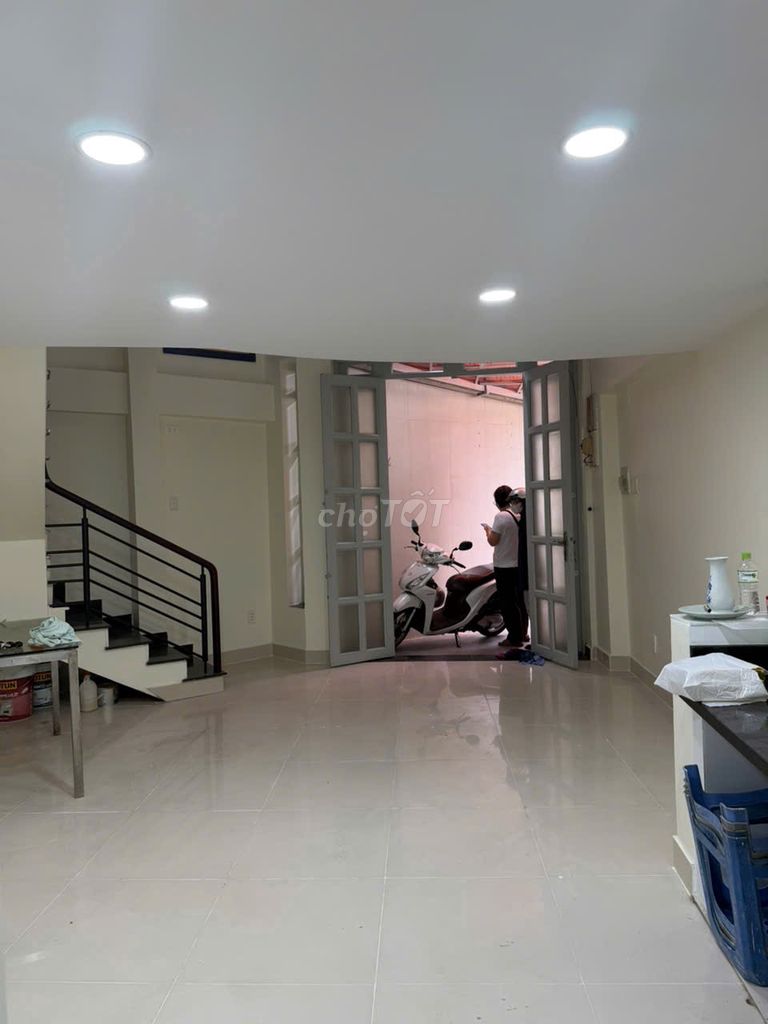 nhà 3 PHÒNG NGỦ 3,3x10 Hoà Hảo. hẻn rộng