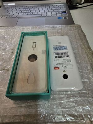 Điện thoại Xiaomi Qin f21 pro màu trắng like new